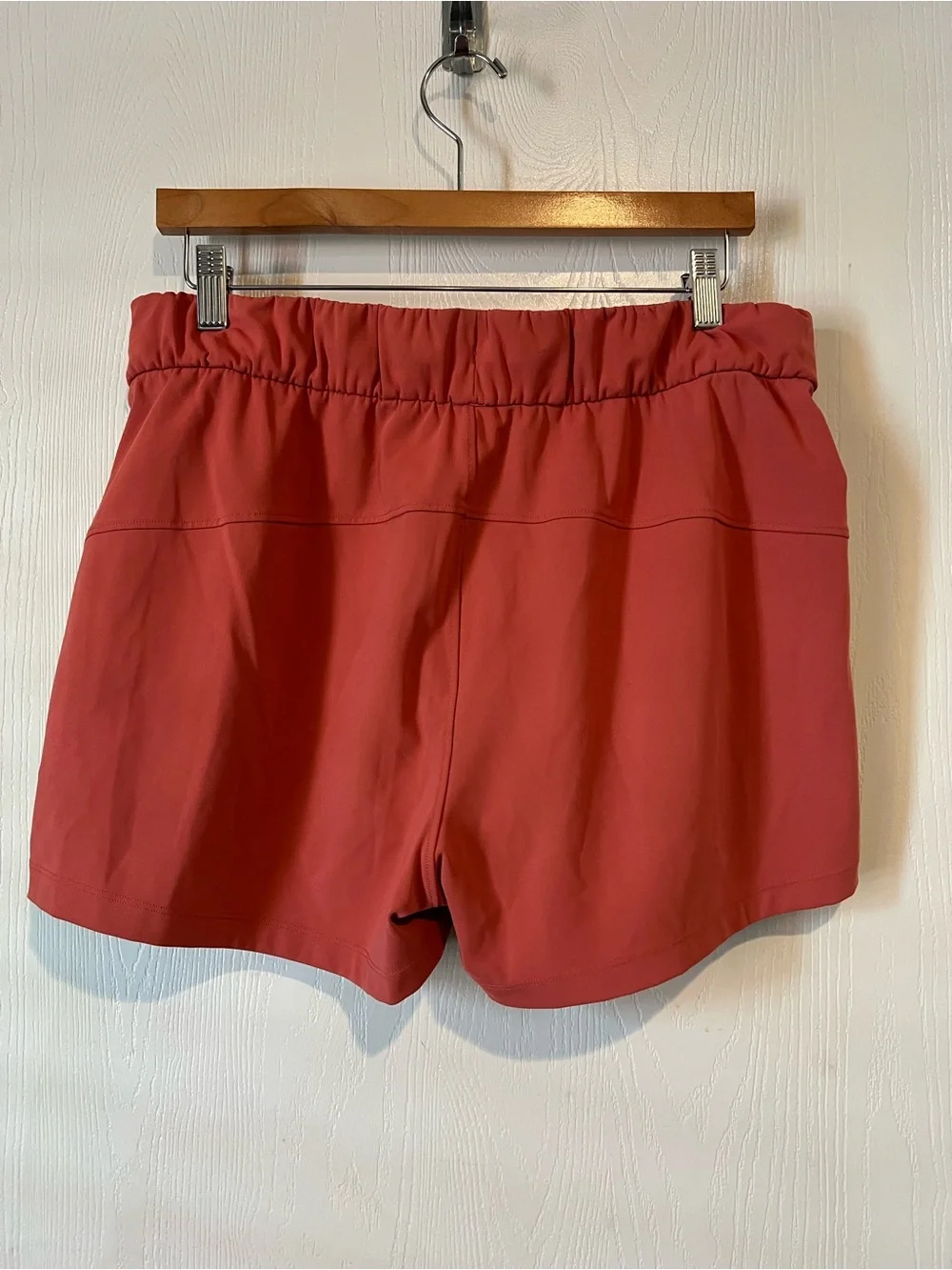 Lululemon On the Fly Shorts Rust Red Pink 2.5